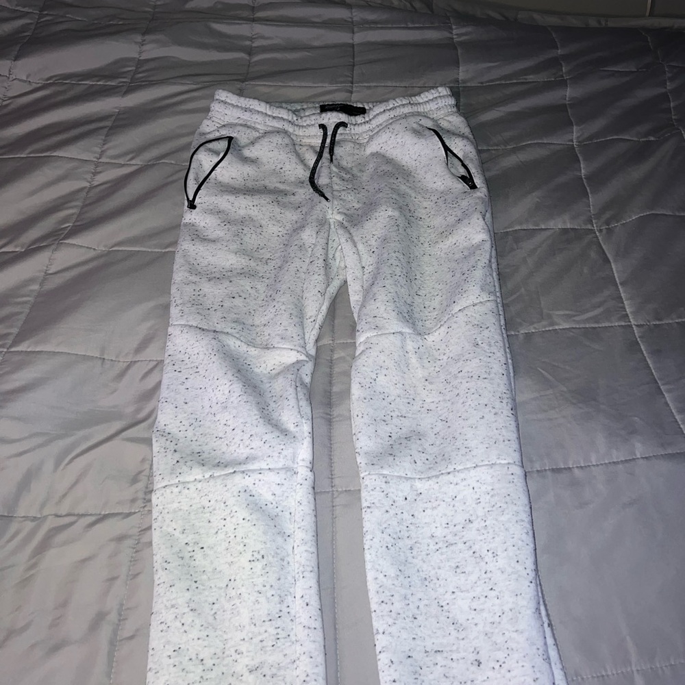 Men’s white cotton joggers size medium